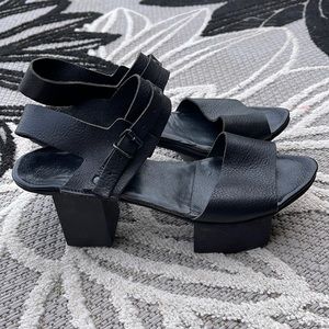 Tripped sandals size 42